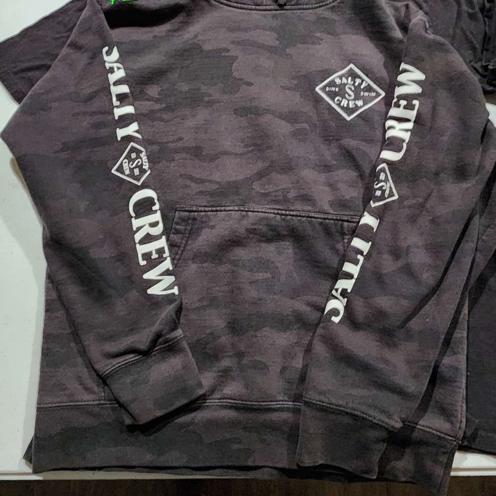 SALTY CREW HOODIE